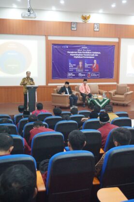 Materi kedua oleh Rektor Umsida